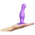 Strap-on-me Curvy M - Valoviti dildo s usisnom čašicom (ljubičasti)