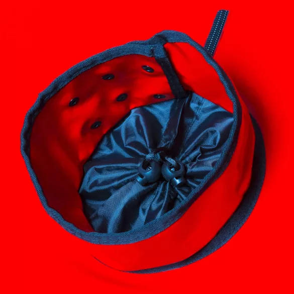 Secretdome - BDSM seks kabina s prorezima (crna)