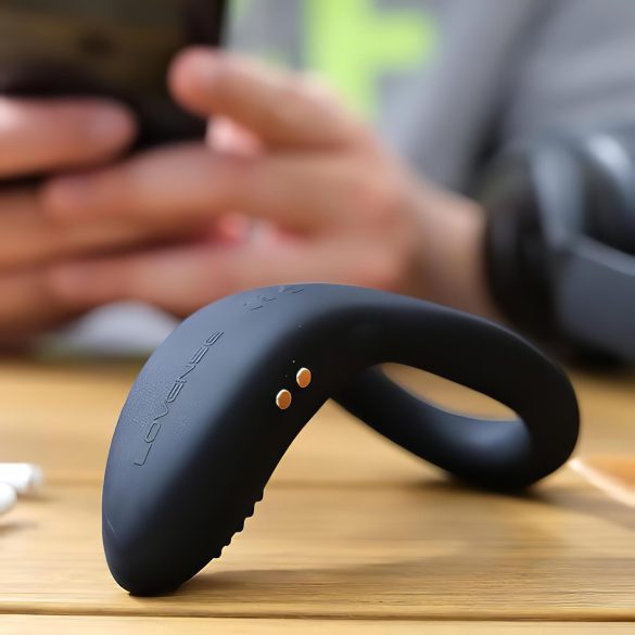 LOVENSE Diamo - pametni vibrirajući prsten za penis (crna)